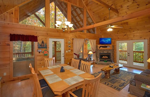 Caton House | Wet Bear Paws #146 - Two Bedroom Cabin