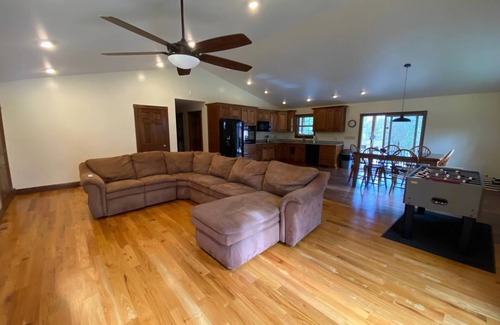 Sloans Valley House | Wet Feet Retreat is a family friendly home near Burnside Island State Park.