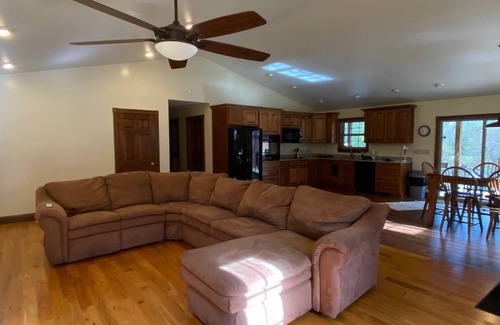 Sloans Valley House | Wet Feet Retreat is a family friendly home near Burnside Island State Park.