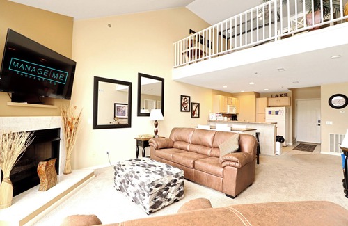 Osage Beach Condo | Wet Feet Retreat | Sleeping 8