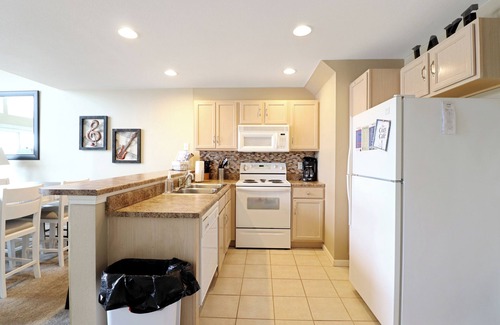 Osage Beach Condo | Wet Feet Retreat | Sleeping 8