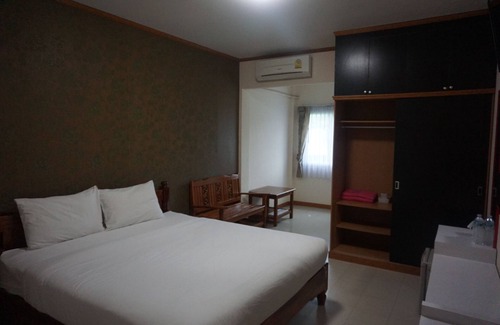 Yasothon Hotel | Wetsawat Place Hotel