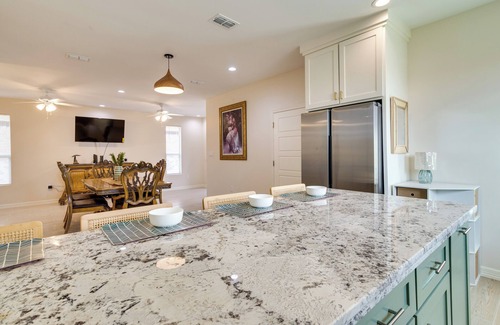 Brownsville Cottage | Wfh-friendly Brownsville Home w/Private Patio