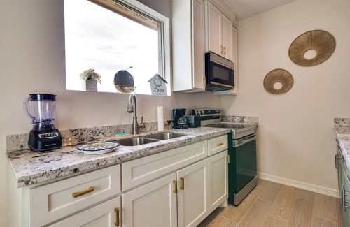 Brownsville Cottage | Wfh-friendly Brownsville Home w/Private Patio