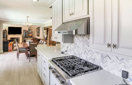 Encino House | WFH Friendly: Spacious Hillside Retreat in Encino