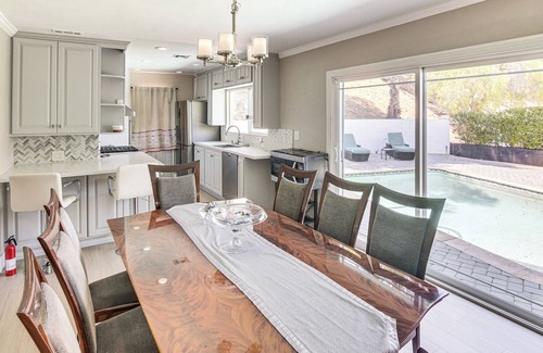 Encino House | WFH Friendly: Spacious Hillside Retreat in Encino