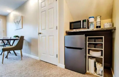 Sparks House | WFH Private Suite kitchen & Yard