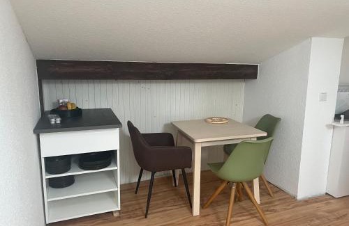 Wehen Apartment | WG-Zimmer-Erstbezug nach Sanierung -Vollmöbliert