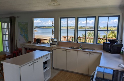 Whakapirau House | Whakapirau, Kaipara. 2 minutes walk to the beach
