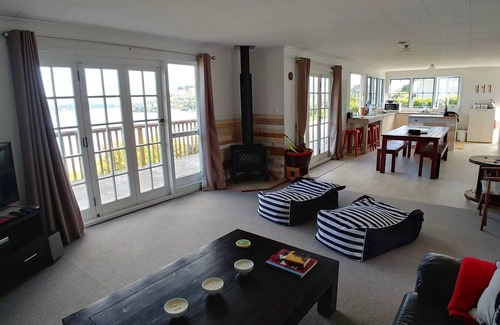 Whakapirau House | Whakapirau, Kaipara. 2 minutes walk to the beach