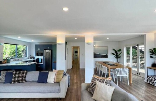 Raglan Apartment | WHALE BAY`S SURF MECA