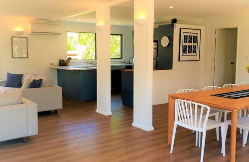 Raglan Apartment | WHALE BAY`S SURF MECA
