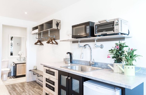 Mobile House | Whale House Guest House