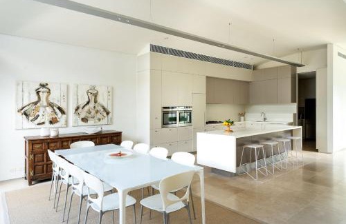 Naturaliste House | Whale Song I Private Properties