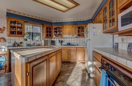 Mendocino House | Whale Song