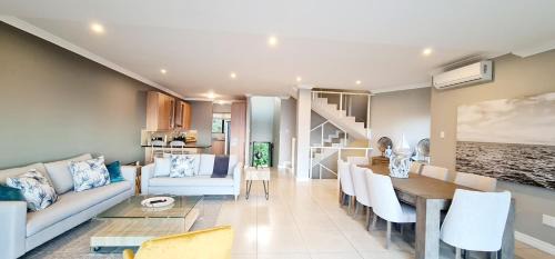 Blythedale Apartment | Whale Watchers Paradise - 7 Sovereign Sands