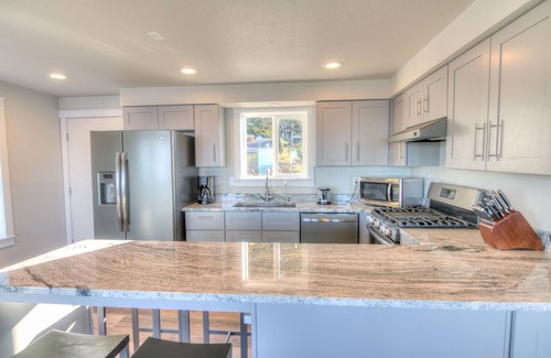 Depoe Bay Apartment | Whale Watching Has Never Been Easier At This Studio In Depoe Bay!