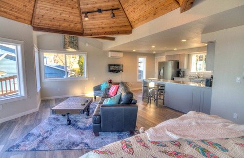 Depoe Bay Apartment | Whale Watching Has Never Been Easier At This Studio In Depoe Bay!