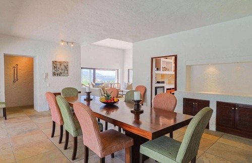 Hermanus Villa | Whalehaven Villa - Oceanfront bliss with pool