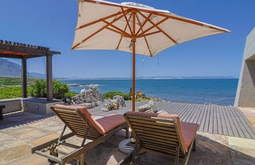 Hermanus Villa | Whalehaven Villa - Oceanfront bliss with pool