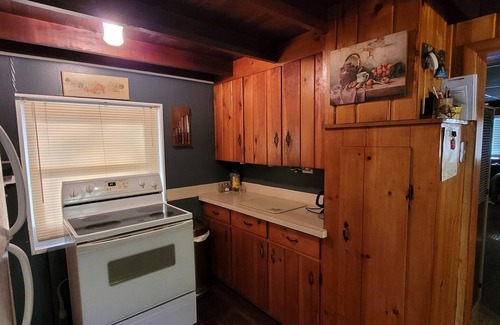 Baldwin Cabin | Whalen Lake Log Cabin, Wi-Fi, Lakefront, Kayaks