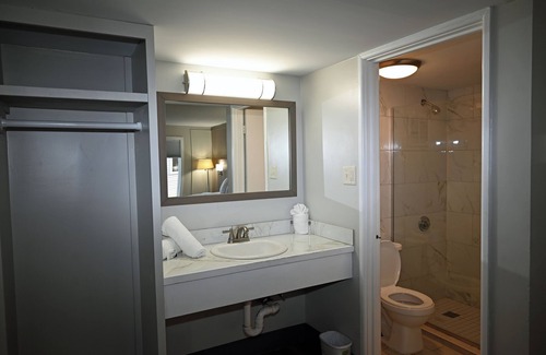 New Bedford Hotel | Whaler Inn and Suites