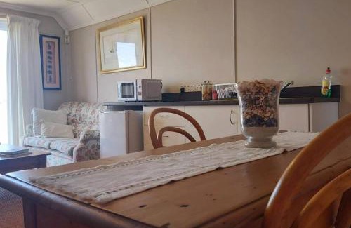 De Kelders Apartment | Whales, Waves and Walks - Beach Cottage