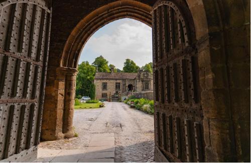Fence Hotel | Whalley Abbey - B&B and Retreat House