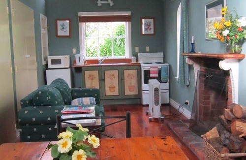 Whangaimoana House | Whangaimoana cottage at Palliser Bayn559 Cape Palliser Road