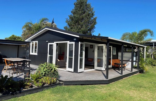 Whangamata House | Whangamata: Quintessential ‘Kiwi Bach' near the beach and surf club