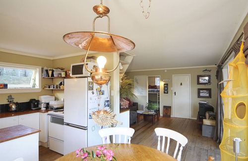 Whangapoua House | Whangapoua Classic Kiwi Bach