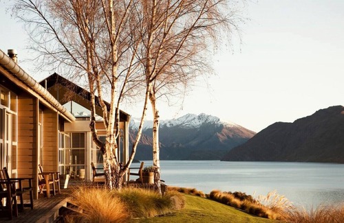 Wanaka House | Whare Kea - Lakefront luxury villa in Lake Wanaka