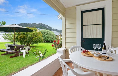 Thames House | Whare Nui on Rennie - Thames Holiday Home