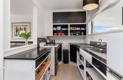Wharewaka Cottage | Wharewaka Bach - Lake Taupo Holiday Home