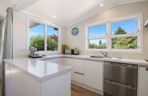 Wharewaka Cottage | Wharewaka Hideaway - Wharewaka Holiday Home