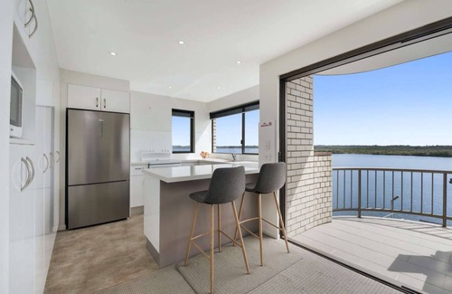 Maroochydore Apartment | Wharf Lodge 2 Bedroom River View Apartment