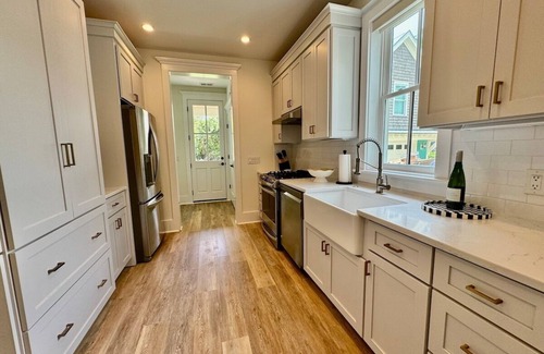 Olde Town House | Wharf Street Coastal Escape - 3BR Old Town Luxury