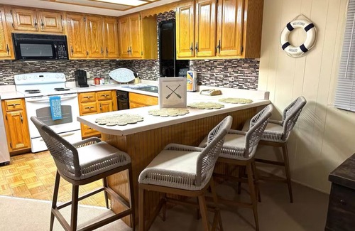 Talladega Boat Rental | “Whatever Floats Your “House” Boat” AC,Heat WiFi