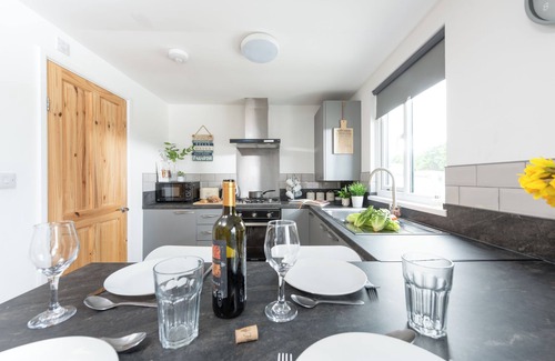 Helford Passage Cottage | WHEAL AMELIA LODGE, pet friendly, with a garden in Helston