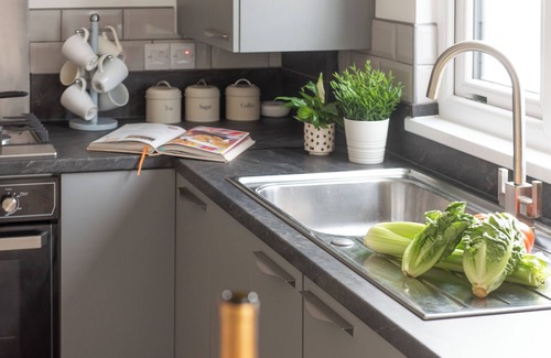 Helford Passage Cottage | WHEAL AMELIA LODGE, pet friendly, with a garden in Helston