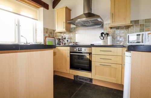 Newquay Cottage | WHEAL KITTY, pet friendly, with a garden in St Newlyn East