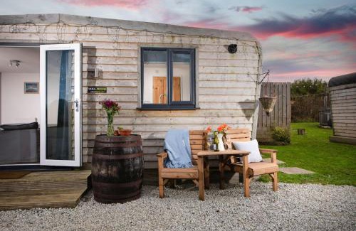 Helford Passage Apartment | Wheal Prosper- Beautifully Fitted Wooden Lodge Helston Cornwall