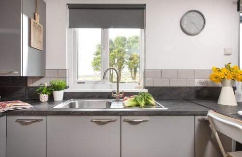 Helford Passage Apartment | Wheal Prosper- Beautifully Fitted Wooden Lodge Helston Cornwall