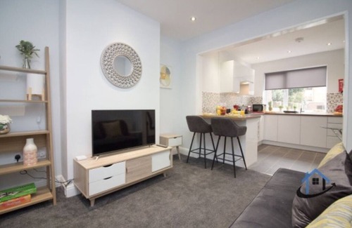 Doncaster House | Wheateley Casa, king beds, parking, workspace, wi-fi, corporates, petsn