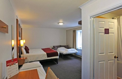 North Waltham Hotel | Wheatsheaf Hotel by Greene King Inns