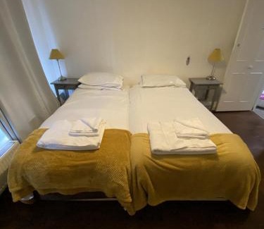 Newport Bed & Breakfast | Wheatsheaf Hotel