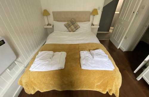Newport Bed & Breakfast | Wheatsheaf Hotel