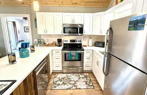 Bryson City Cabin | Wheelchair Access-Breathtaking Views of Mountains & Lake-New Reno-Fragrance Free