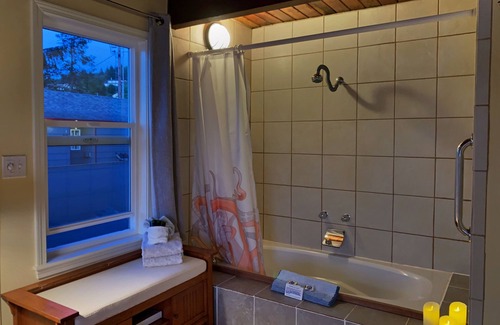Wheeler Hotel | Wheeler on the Bay Lodge & Marina