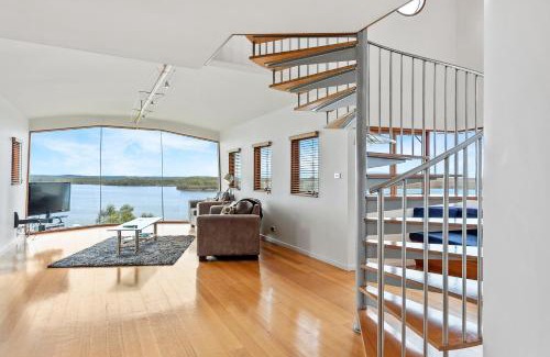 Strahan Apartment | Wheelhouse Apartments